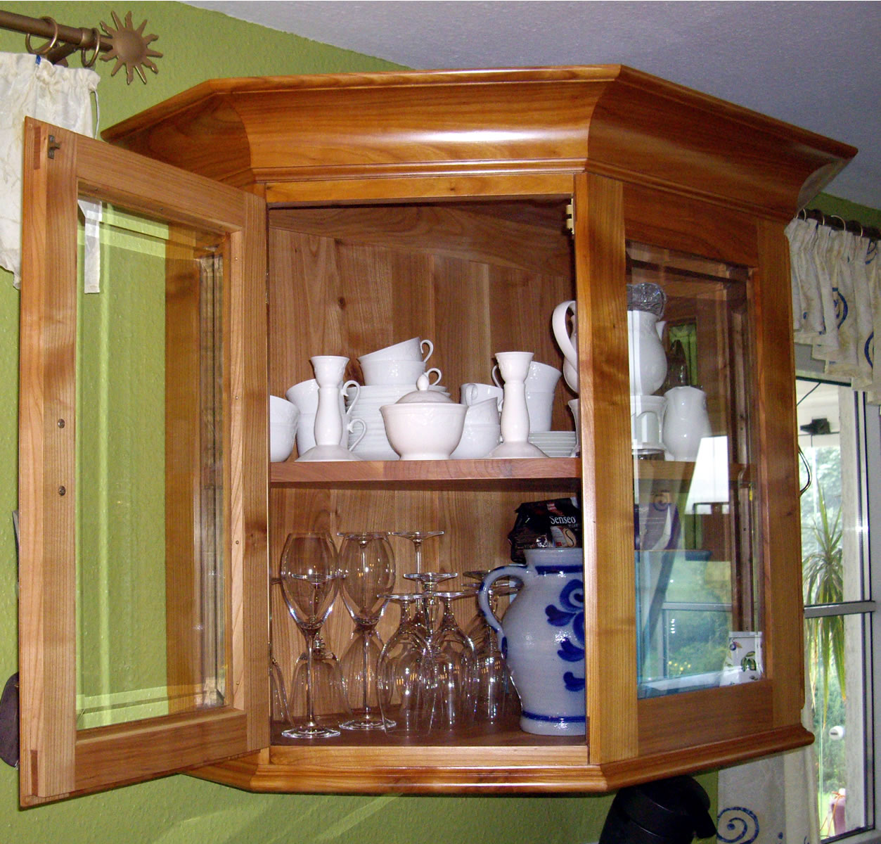 Hängeschrank aus Kirsche