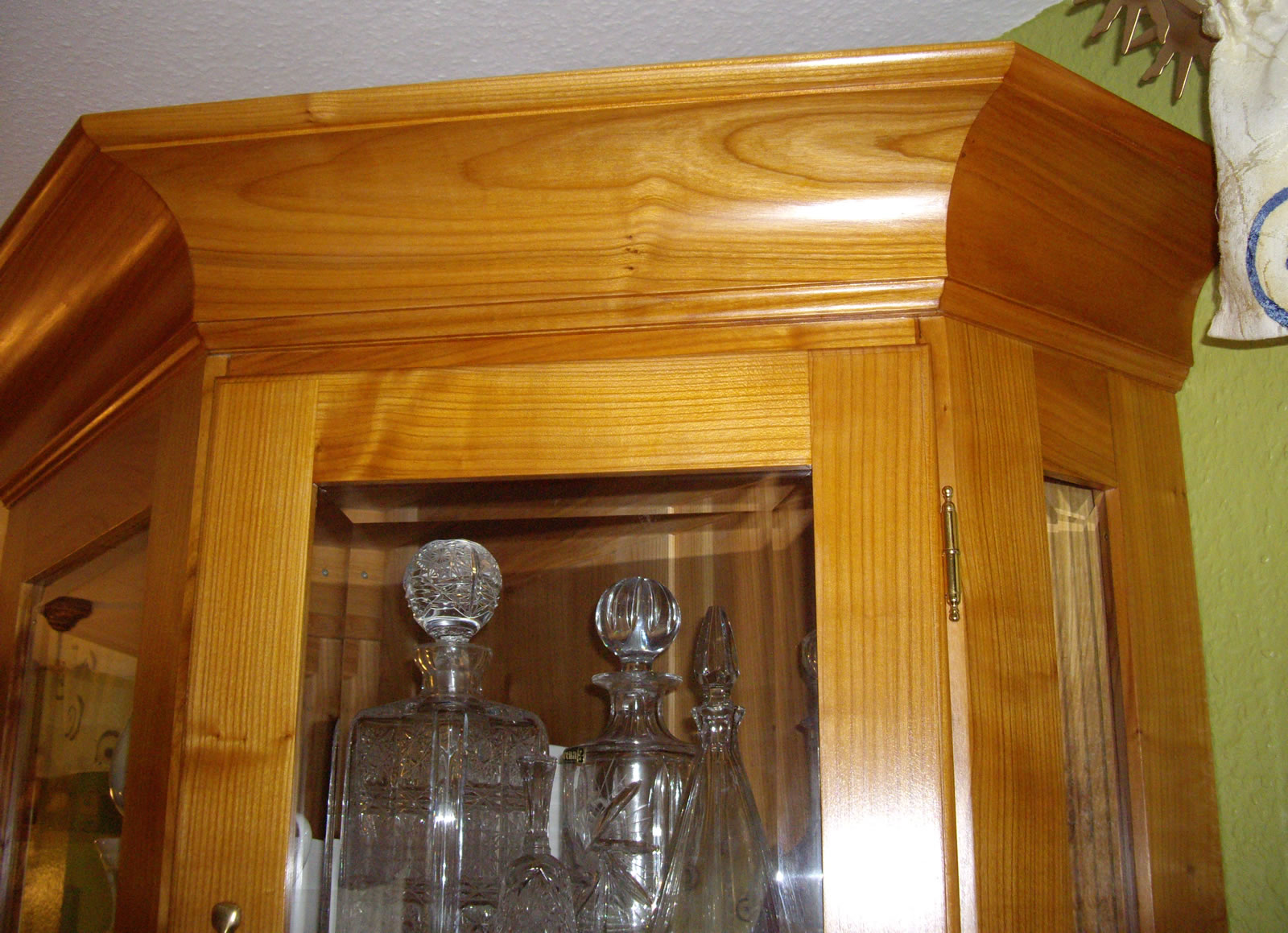 Hängeschrank aus Kirsche