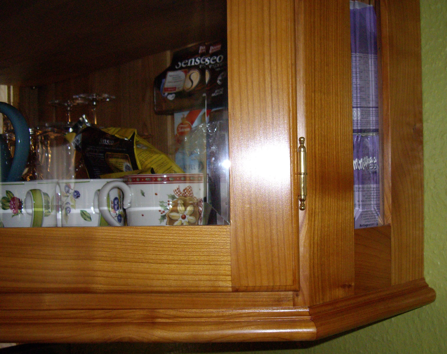 Hängeschrank aus Kirsche