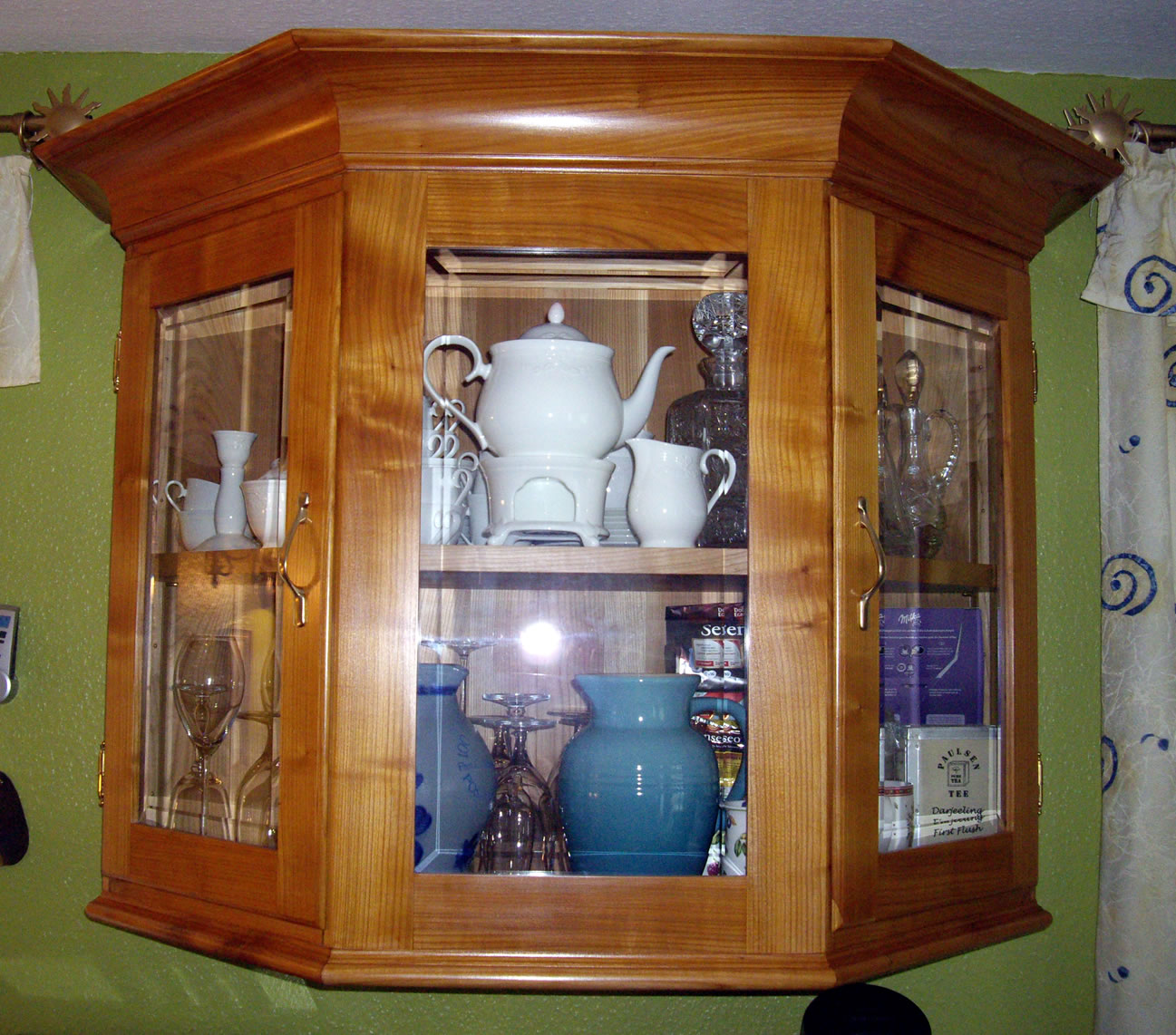 Hängeschrank aus Kirsche
